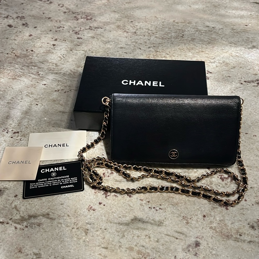 CHANEL Bifold Flap Wallet/Wallet on a Chain